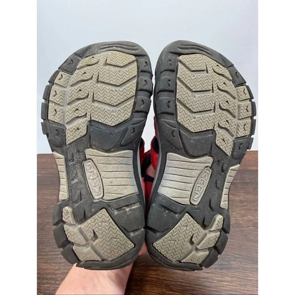 Keen boys red